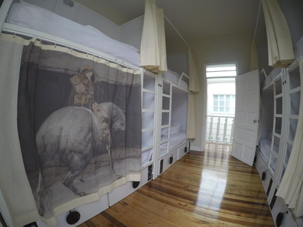 Nomad Hostel Medellin Luaran gambar