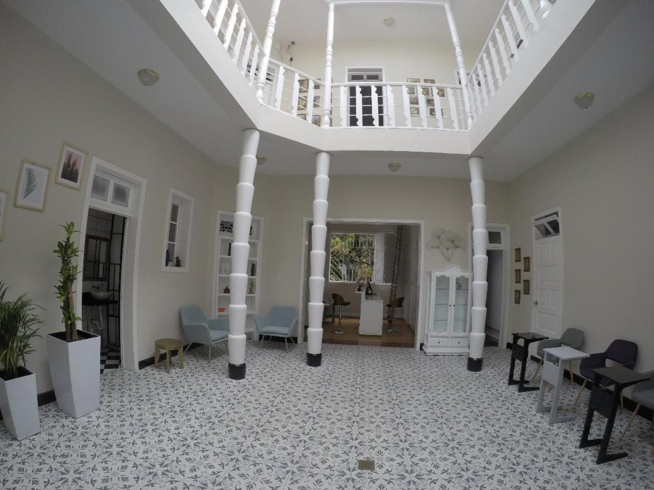 Nomad Hostel Medellin Luaran gambar