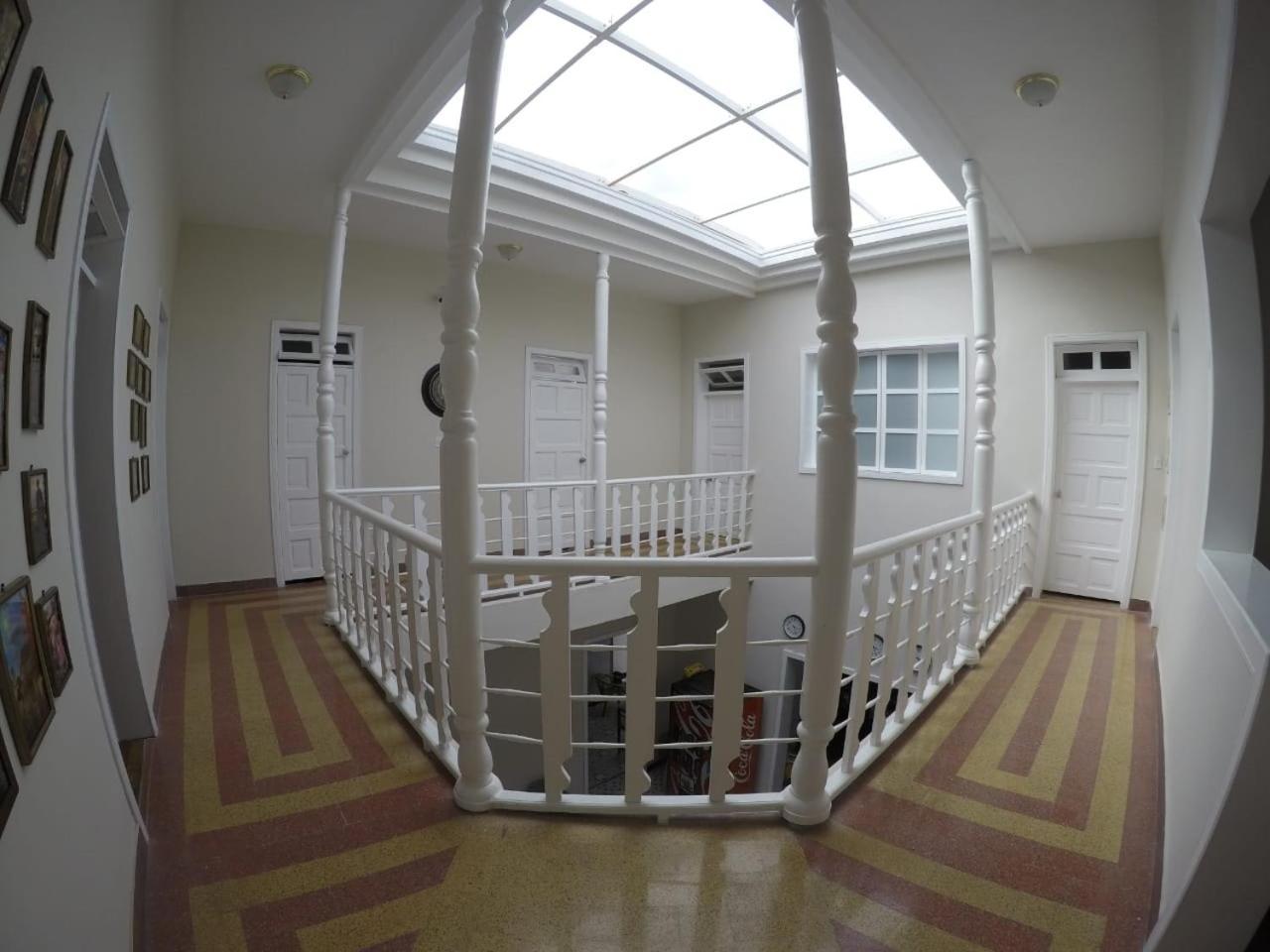 Nomad Hostel Medellin Luaran gambar