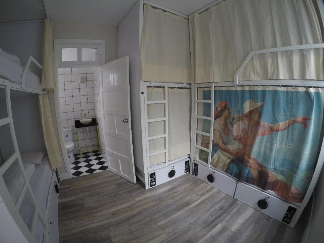 Nomad Hostel Medellin Luaran gambar