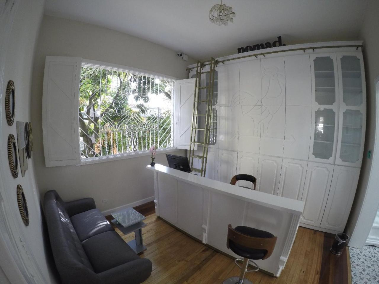 Nomad Hostel Medellin Luaran gambar