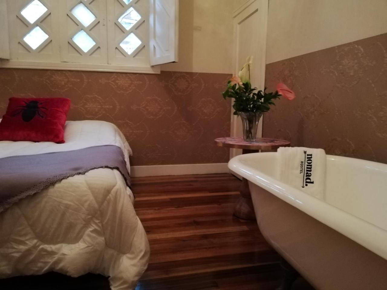Nomad Hostel Medellin Luaran gambar