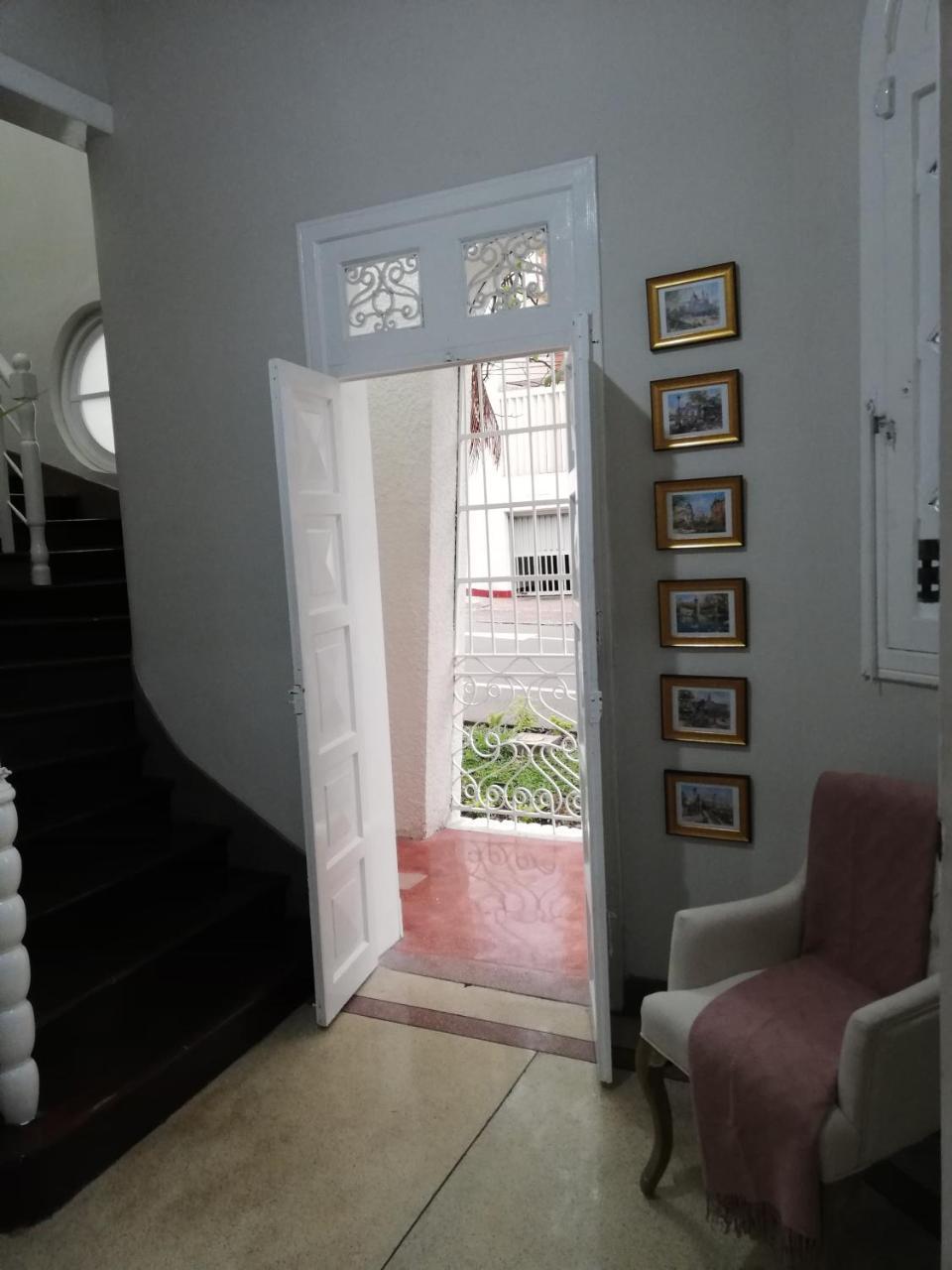 Nomad Hostel Medellin Luaran gambar